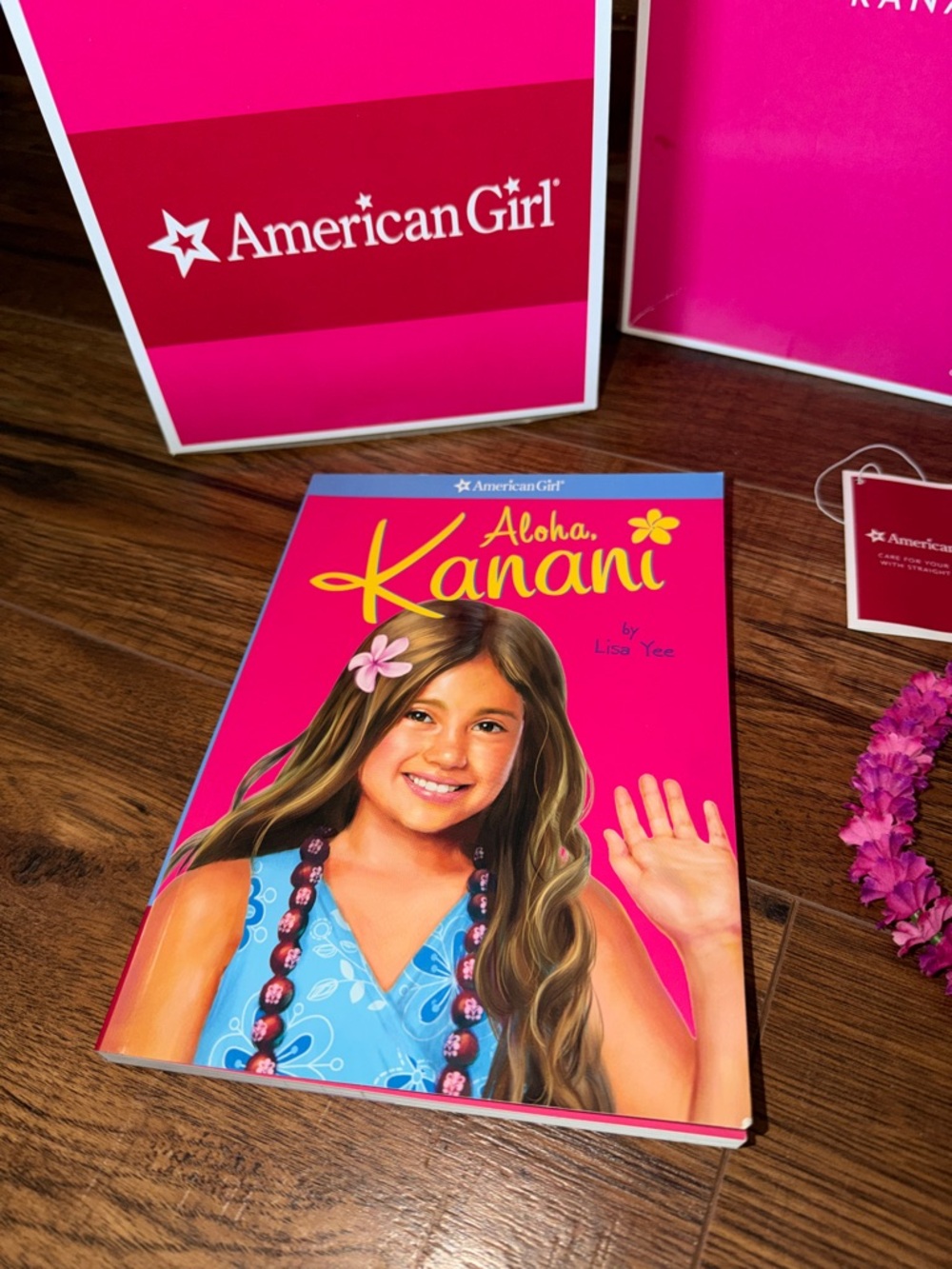 American Girl Kanani Doll in box with luau set & Accessories GOTY 2011 - Picture 4 of 11